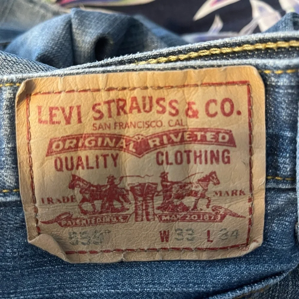 Levi’s 559 men distressed and worn med blue jeans. Size 33X34 Relaxed Straight.